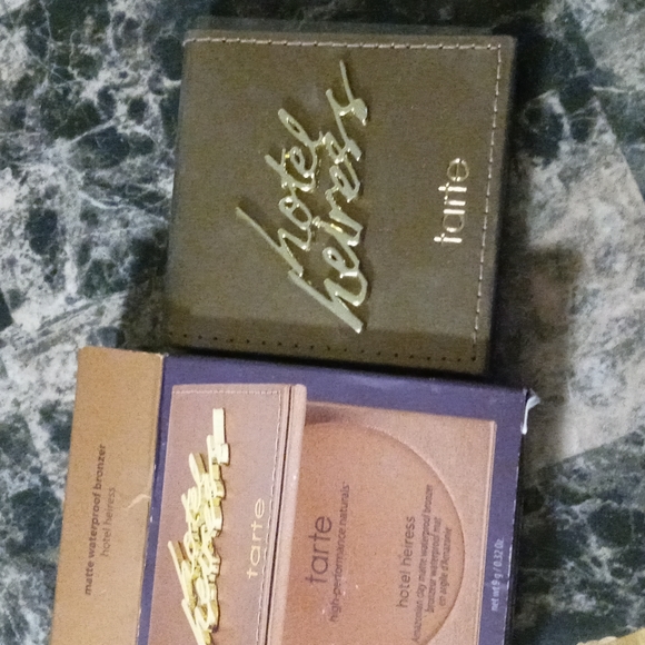 Tarte  Hotel Heiresss - Picture 1 of 2